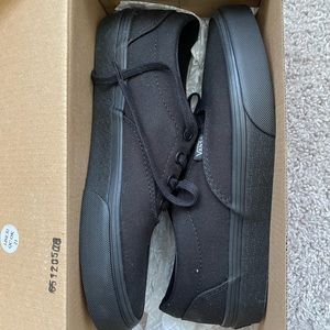 Women’s Vans black canvas shoe size 7.5 NEVER WORN